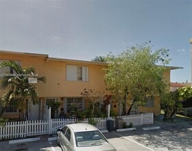 Building Photo - 643 W 68th St