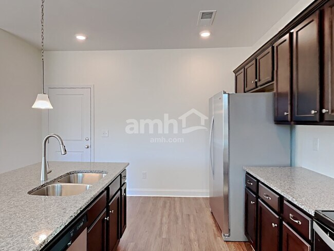 Foto del edificio - 2124 Laurel Village Circle