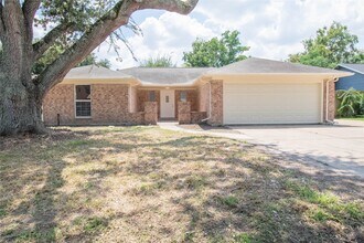 Building Photo - 13111 Campos Dr