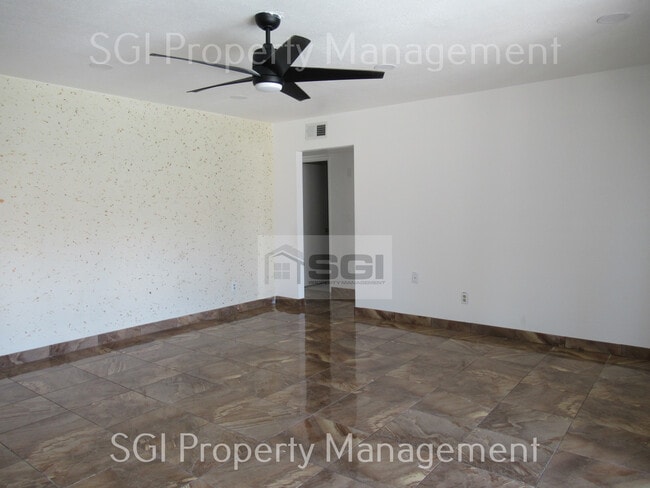 Foto del edificio - 4141 W Diana Ave