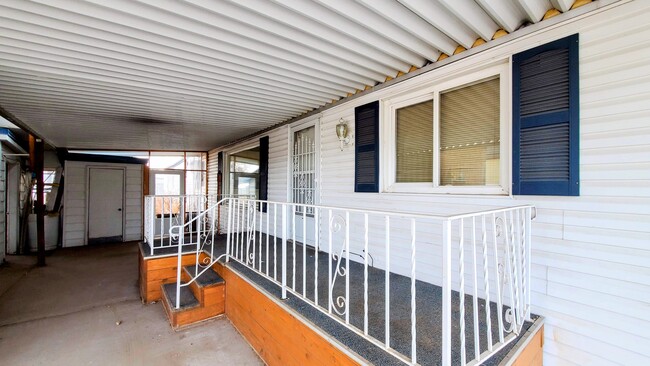 Building Photo - 521 Albatross Dr