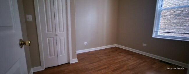 Foto del edificio - 1018 W 64th St