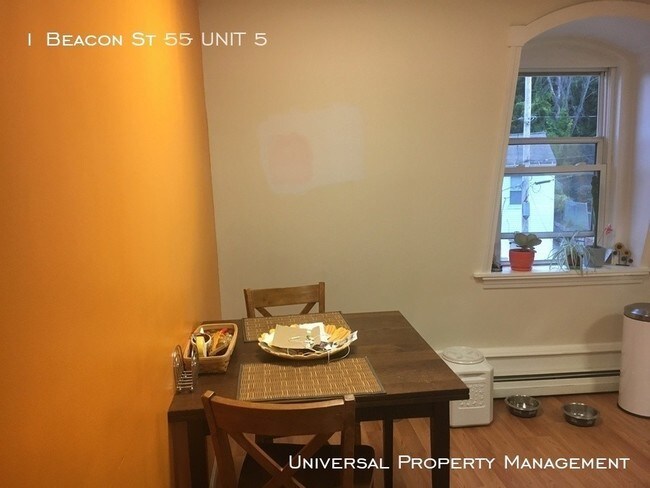 Building Photo - One Bedroom Apartment in Downtown