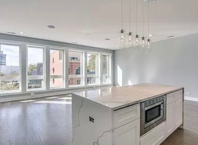 Foto del edificio - 1713 N Clybourn Ave