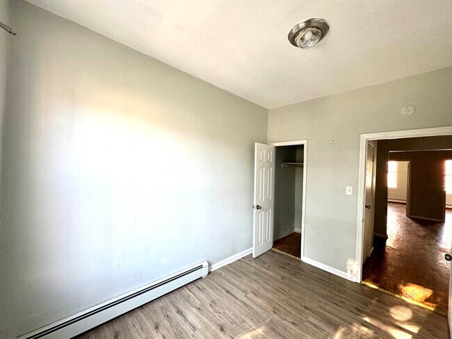 Building Photo - 398 Baldwin Ave