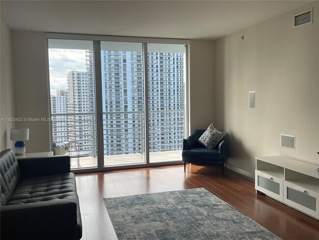 Foto del edificio - 325 S Biscayne Blvd