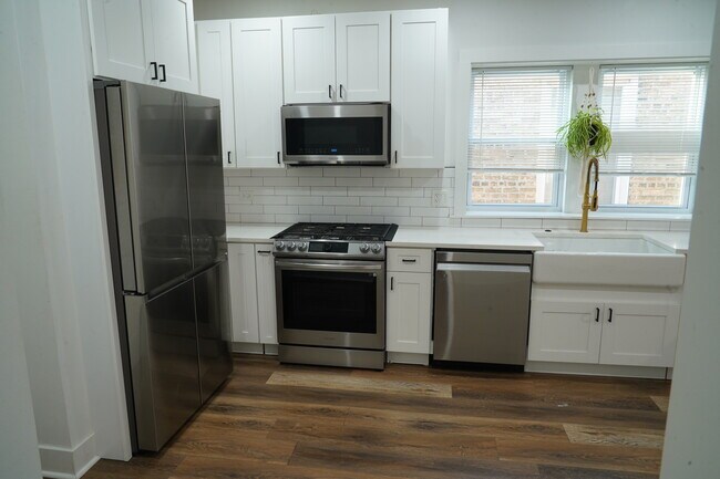 Foto del edificio - 6604 N Campbell Ave
