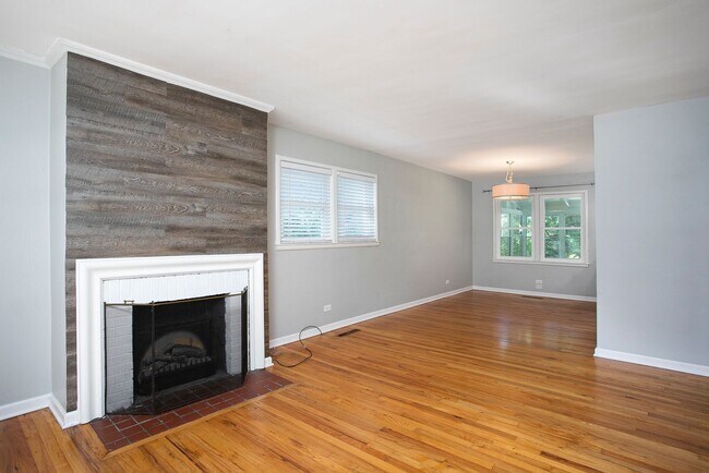 Foto del edificio - Gorgeous Updated 3 Bed In Trinity Park - P...