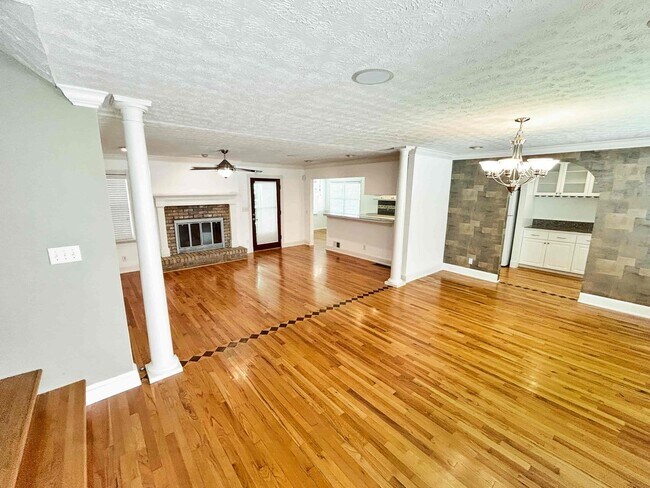 Foto del edificio - Spacious 3 BR/2 BA Duplex in Austell!