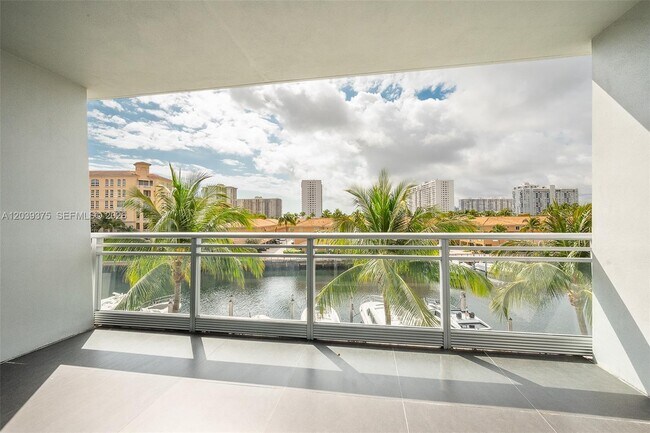 Foto del edificio - 2950 NE 188th St