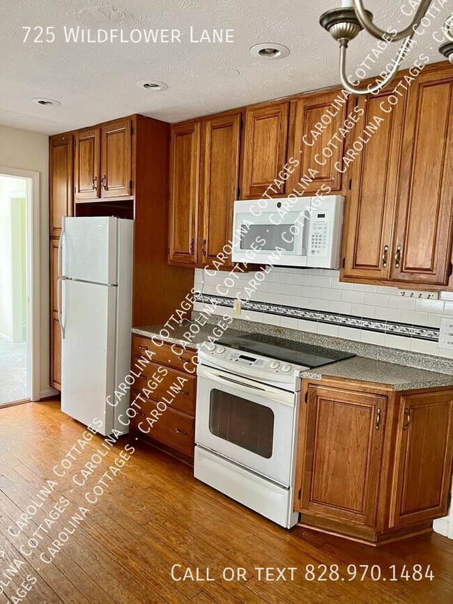 Foto del edificio - 725 Wildflower Ln