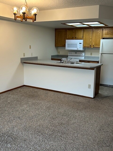 Foto del edificio - 403 Forest Edge Ln