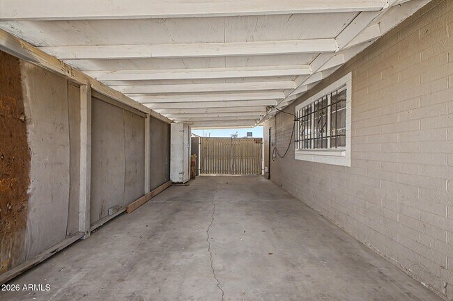 Building Photo - 1823 E Sunland Ave