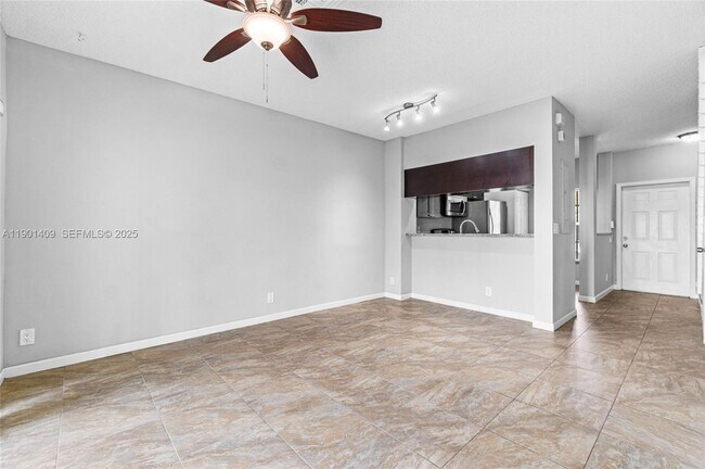 Foto del edificio - 4990 Palmbrooke Cir