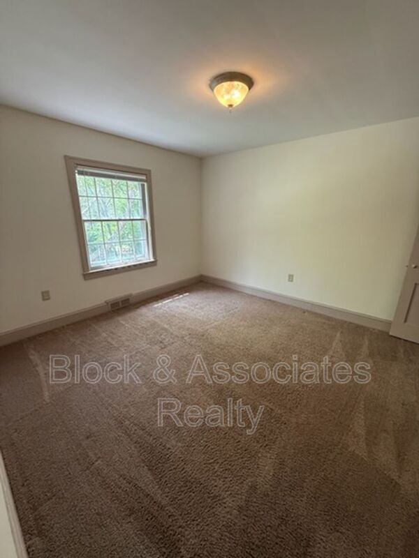 Foto del edificio - 227 Lexington Rd