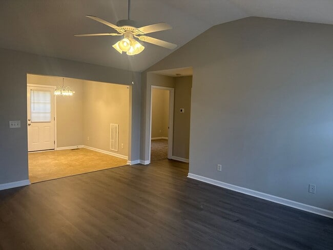 Foto del edificio - 3 bedroom 2 bath home in Stewarts Creek area.