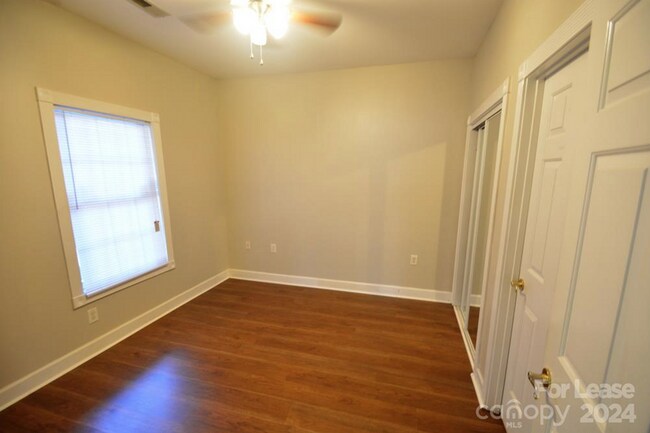 Building Photo - 9058 Meadow Vista Charlotte, NC 28213