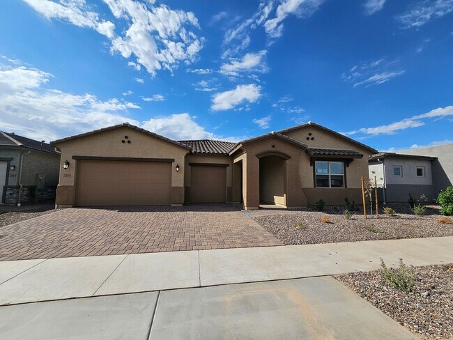 Building Photo - Wonderful new build with family fun amenities