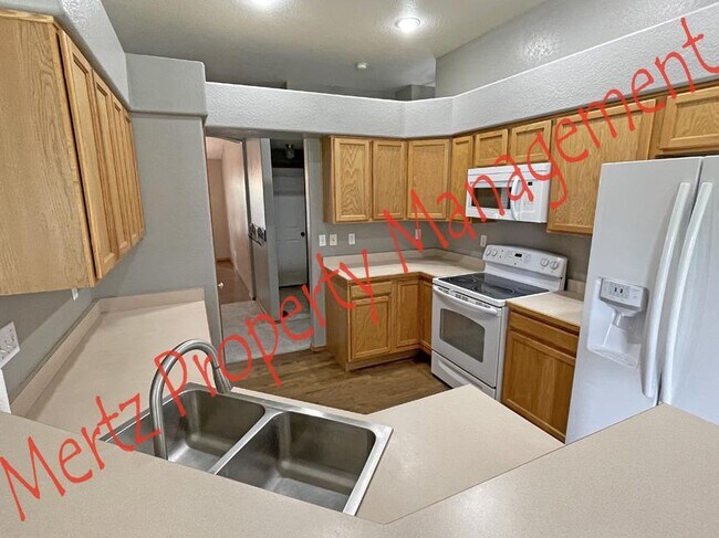 Building Photo - 3080 Ellesmere Dr.