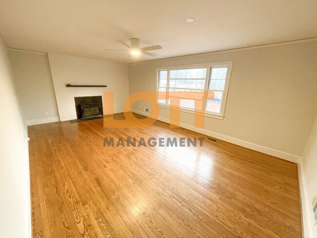 Foto del edificio - 906 E Lee Rd