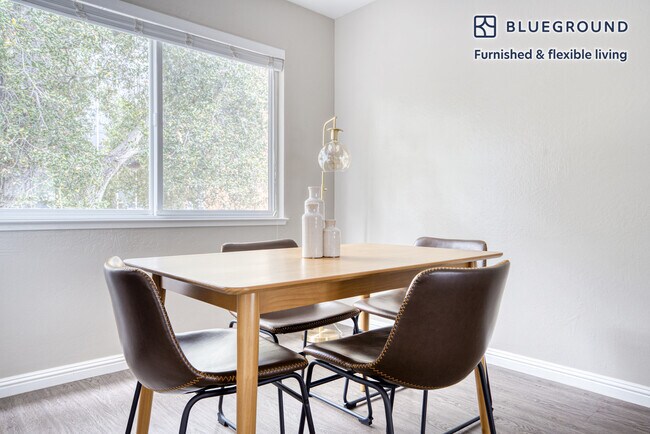 Building Photo - 710 Laurel Ave