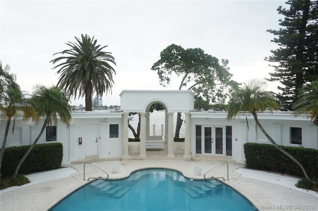 Foto del edificio - 900 N North Lake Dr