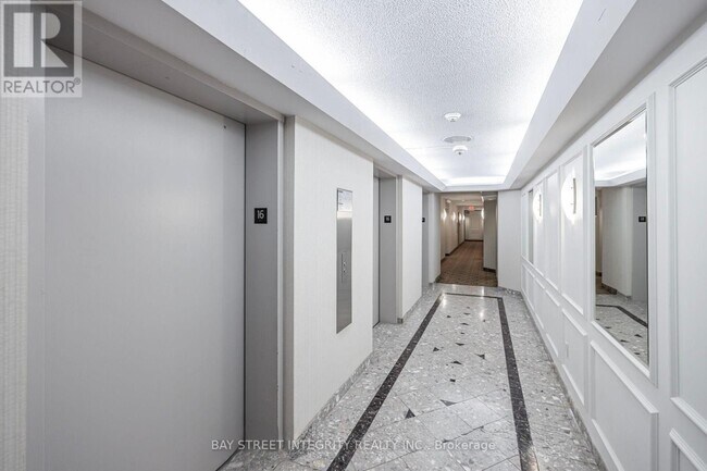 Photo du bâtiment - 2177 Burnhamthorpe Rd W