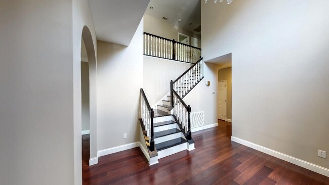 Building Photo - 425 New Parkside Dr
