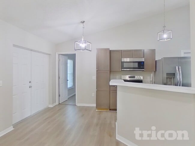 Building Photo - 250 Canterbury Ct