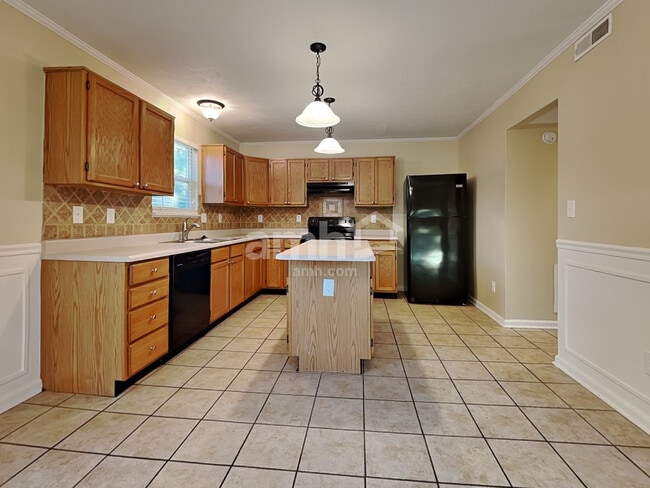 Building Photo - 10201 Stillwell Dr