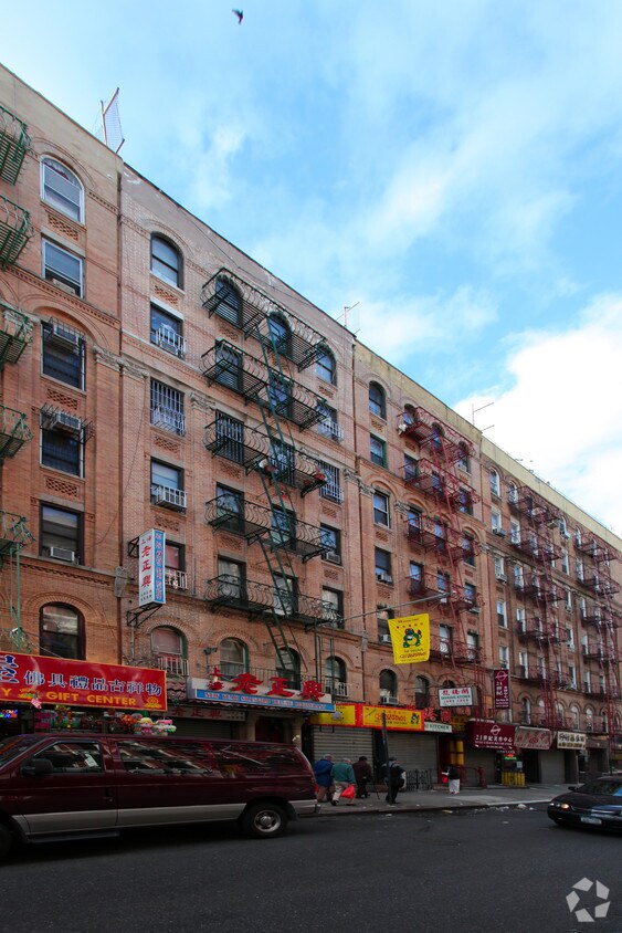 Building Photo - 65 Bayard St