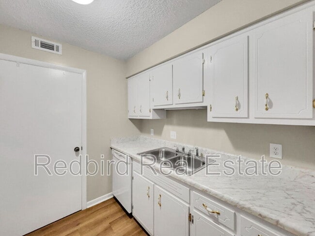 Building Photo - 2929 Selena Dr