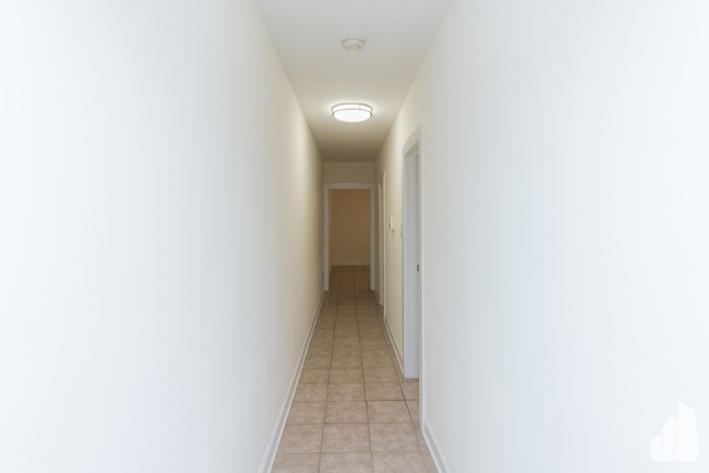 Foto del edificio - 4951 North Oakley-1