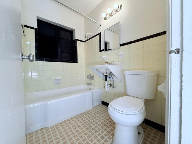 Building Photo - 545 27th St