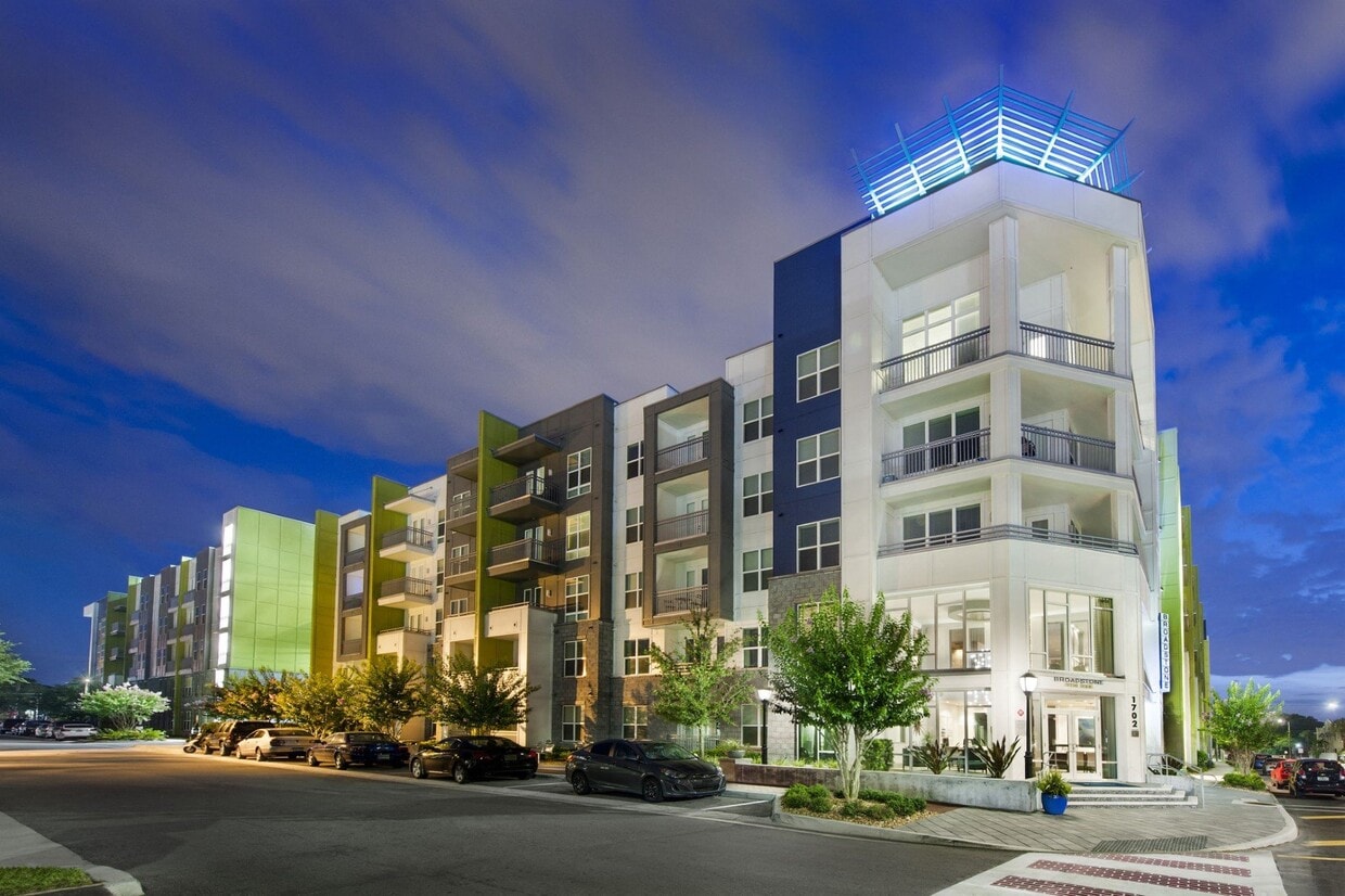 Lumi Hyde Park Apartments in Tampa, FL