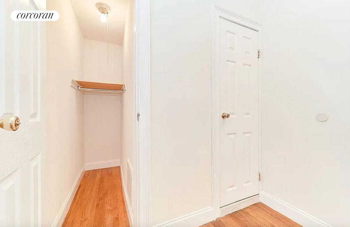 Foto del edificio - 230 E 25th St