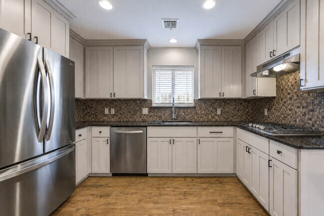 Foto del edificio - 614 Bendwood Dr