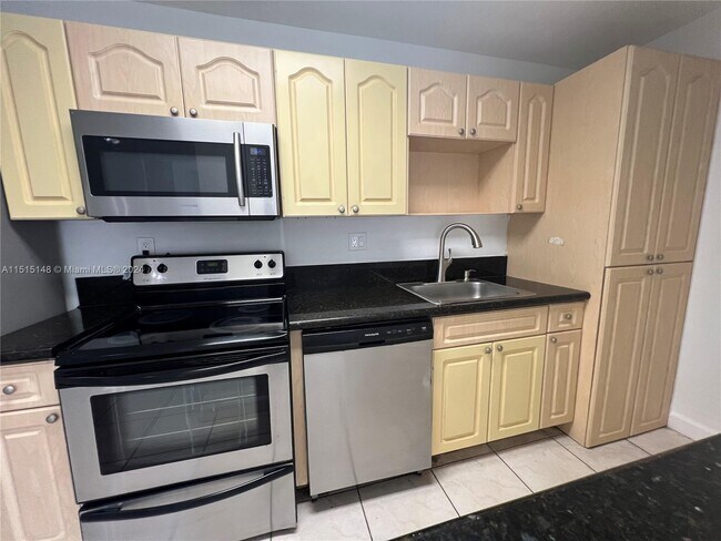 Foto del edificio - 4660 NW 79th Ave