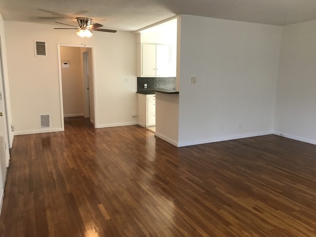 Building Photo - 148 S Hayworth Ave