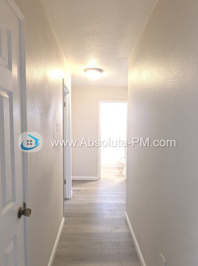 Foto del edificio - 3 Bed / 2 Bath Home in a Desirable Pocket-...