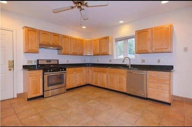 Building Photo - 82 Medford St