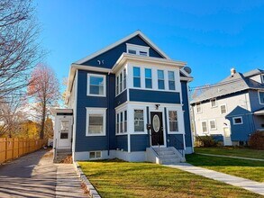 Building Photo - 39 Pond St