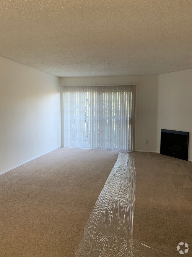 The Commonwealth Apartments for Rent with a Living Room Los Angeles