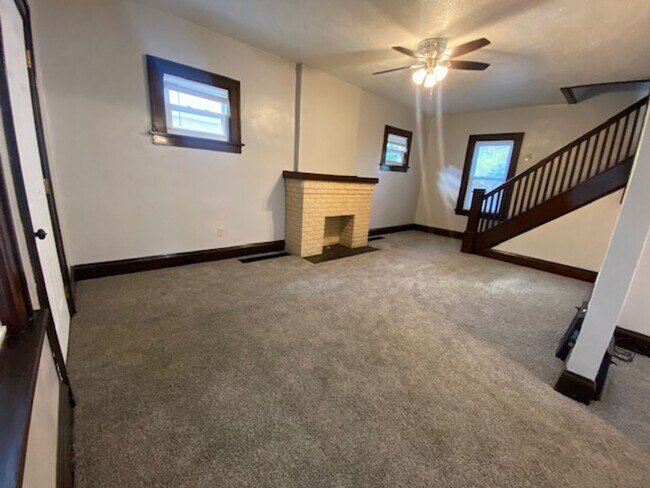Foto del edificio - Updated 4-Bed with Porch & 2-Car Garage on...
