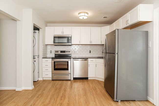 Building Photo - Hilltop Village - Fantastic, totally  upgraded 2 bedroom, 1.5 bath end unit TH!