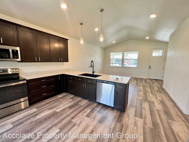 Building Photo - 3 br, 3 bath House - 2519 N Benjamin Lane