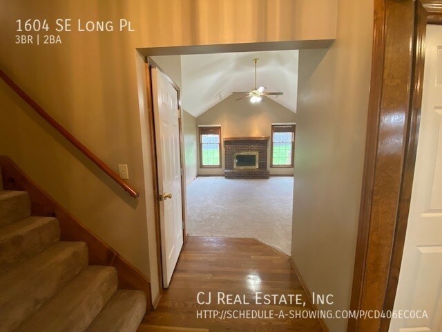 Building Photo - 1604 SE Long Pl