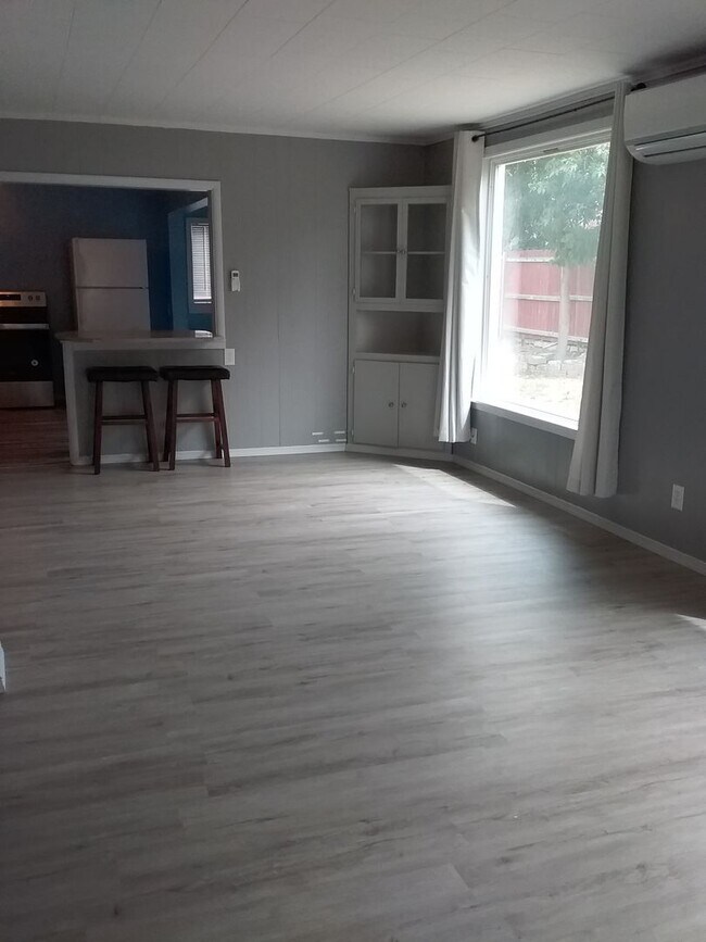 Foto del edificio - Charming 2 bedroom 1 bath single family house