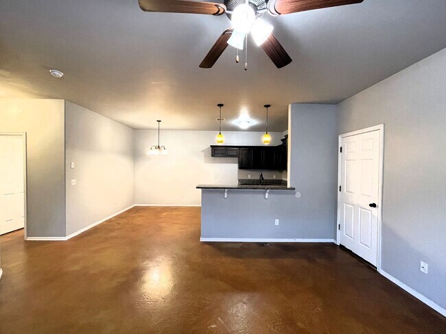 Foto del edificio - 1858 Cypress Ln