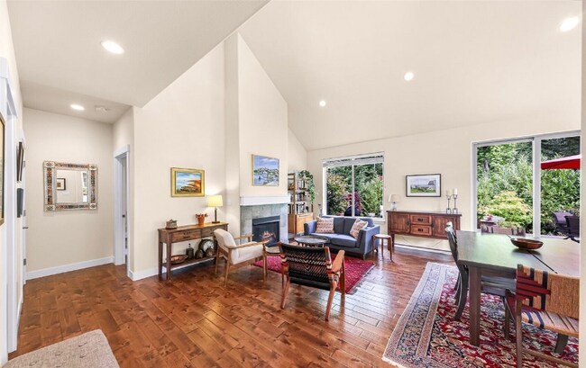 Foto del edificio - 697 Chuckanut Dr N